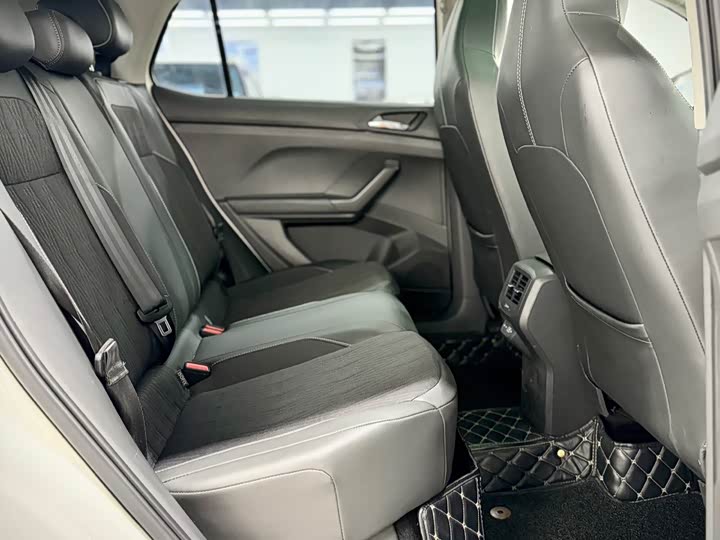 Фото 22 - Volkswagen T-Cross