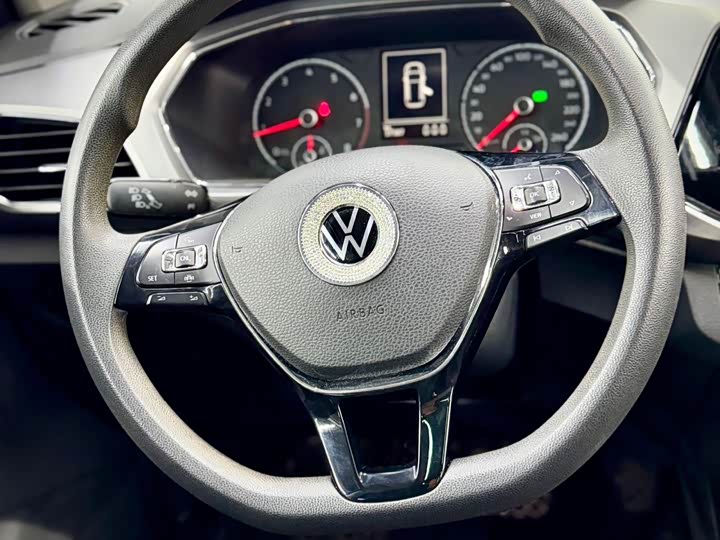 Фото 23 - Volkswagen T-Cross
