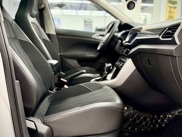 Фото 24 - Volkswagen T-Cross