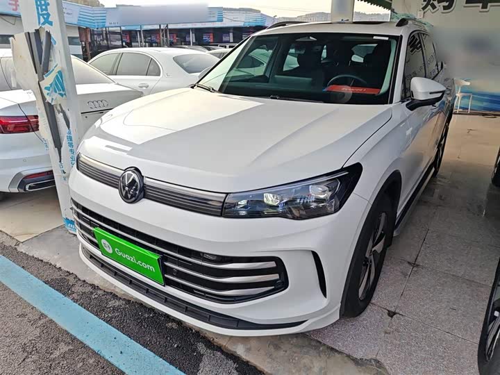 Фото 1 - Volkswagen Tiguan L Pro