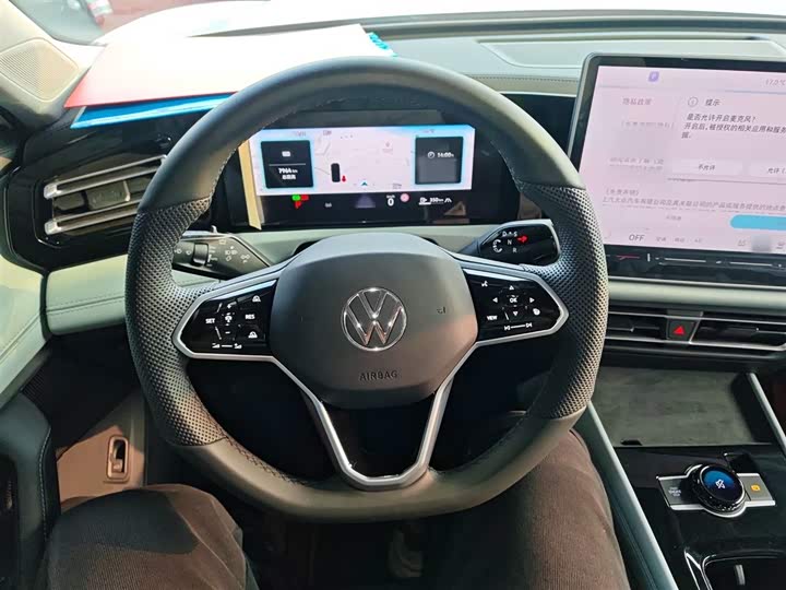 Фото 11 - Volkswagen Tiguan L Pro