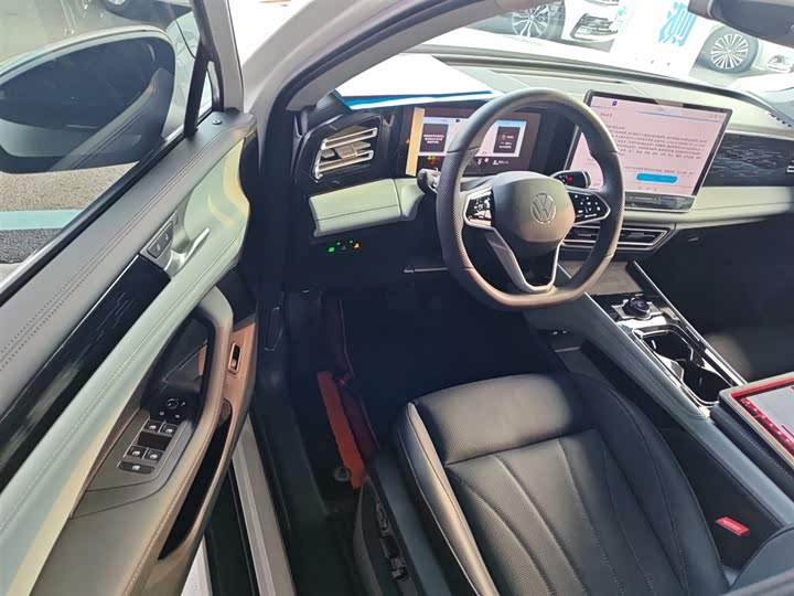 Фото 16 - Volkswagen Tiguan L Pro