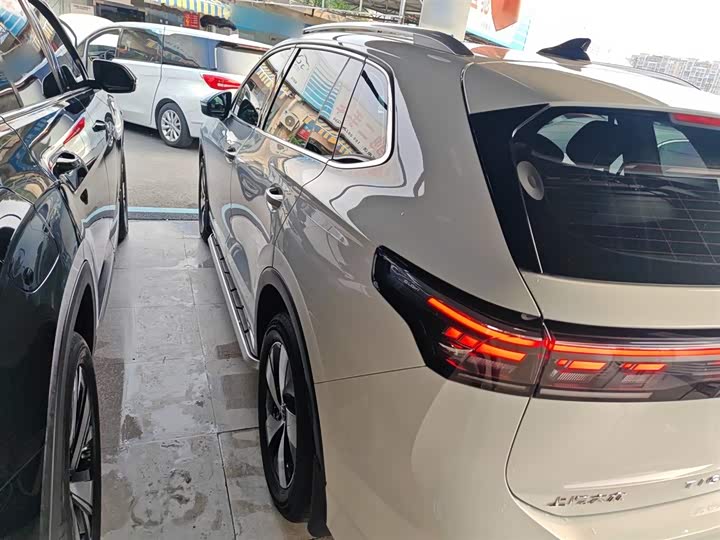 Фото 5 - Volkswagen Tiguan L Pro