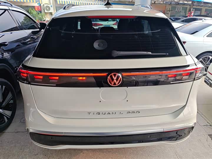 Фото 6 - Volkswagen Tiguan L Pro