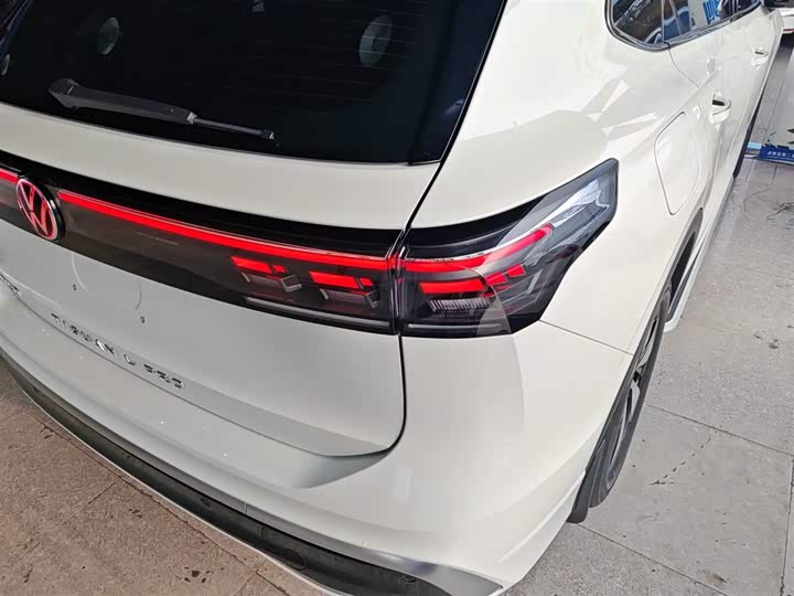 Фото 8 - Volkswagen Tiguan L Pro