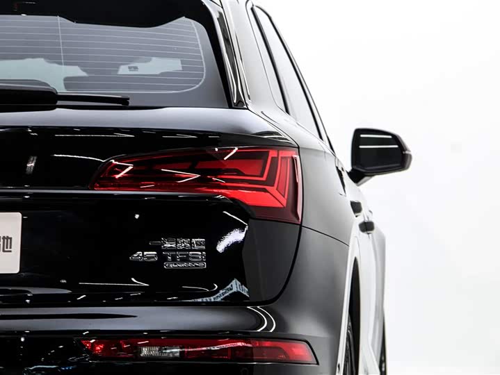 Фото 10 - Audi Q5L