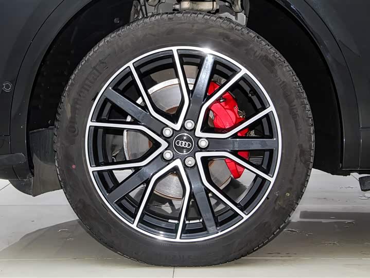 Фото 11 - Audi Q5L