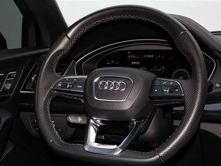 Фото 14 - Audi Q5L