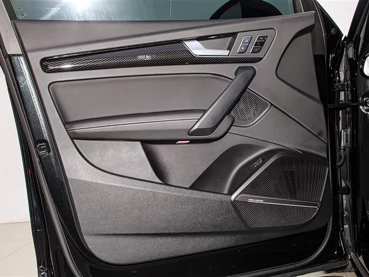 Фото 16 - Audi Q5L