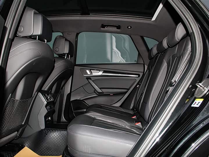 Фото 19 - Audi Q5L