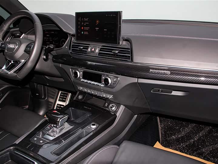 Фото 21 - Audi Q5L