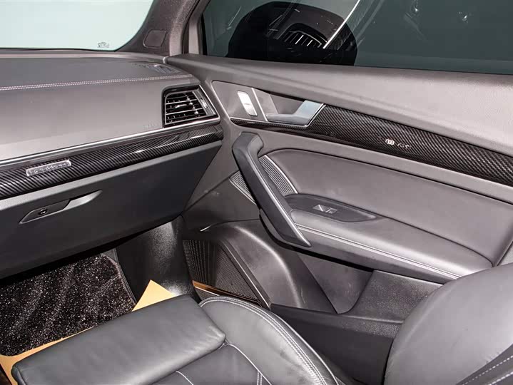 Фото 23 - Audi Q5L