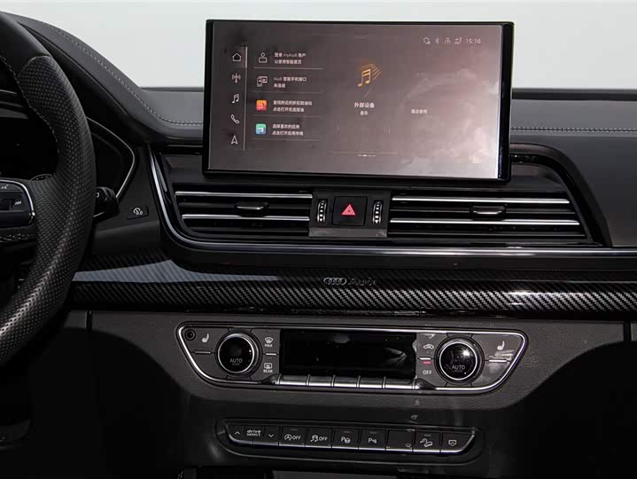 Фото 24 - Audi Q5L