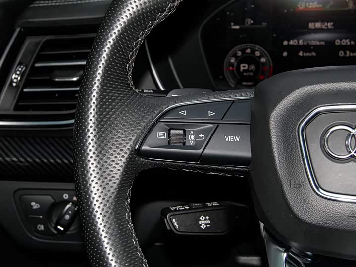 Фото 25 - Audi Q5L