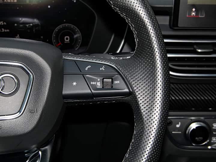 Фото 26 - Audi Q5L