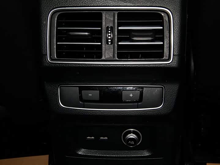 Фото 30 - Audi Q5L