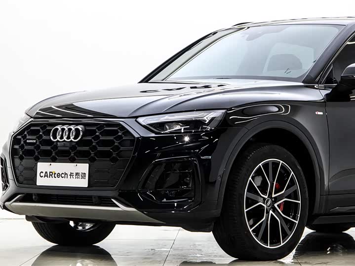 Фото 7 - Audi Q5L