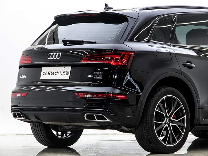 Фото 8 - Audi Q5L