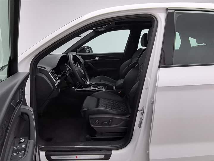 Фото 10 - Audi Q5L Sportback