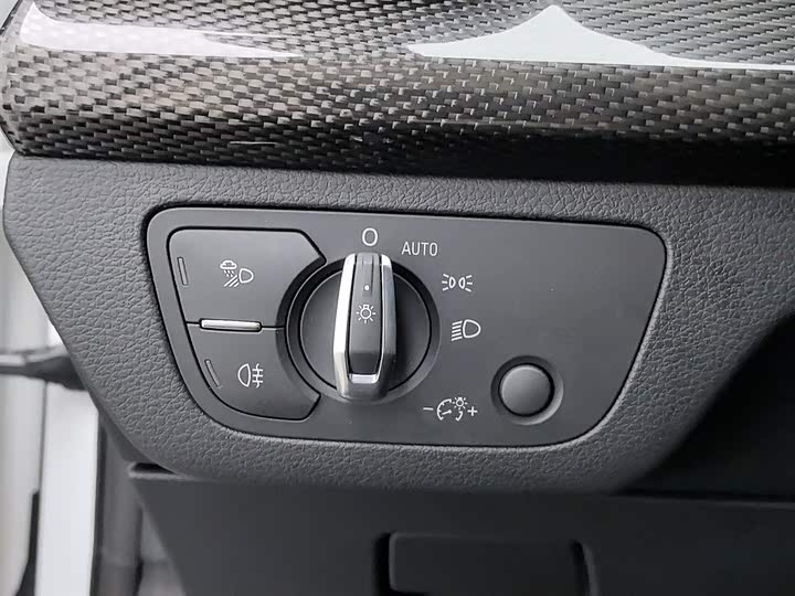 Фото 21 - Audi Q5L Sportback