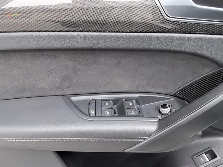 Фото 9 - Audi Q5L Sportback