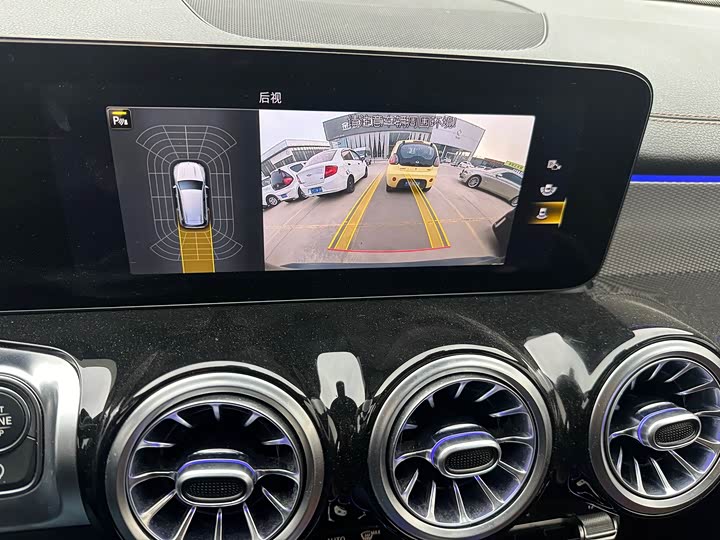 Фото 11 - Mercedes-Benz GLB-Class