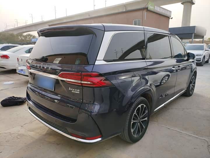 Фото 7 - Roewe iMax 8