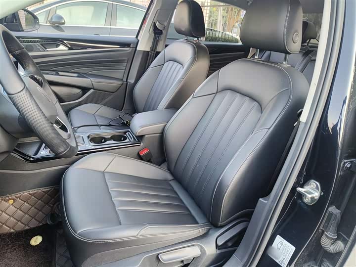 Фото 15 - Volkswagen Passat