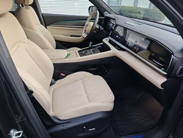 Фото 10 - Geely Monjaro