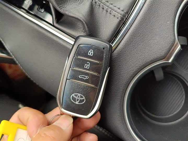 Фото 9 - Toyota Venza