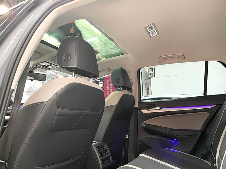 Фото 12 - Volkswagen Golf