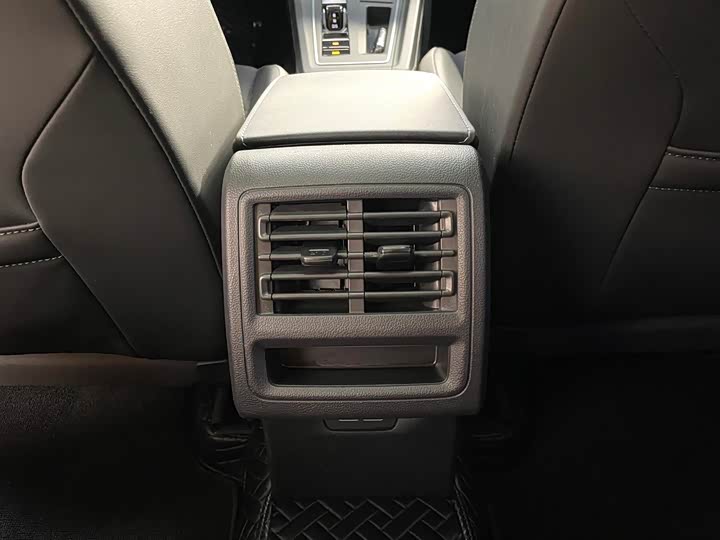 Фото 17 - Volkswagen Golf