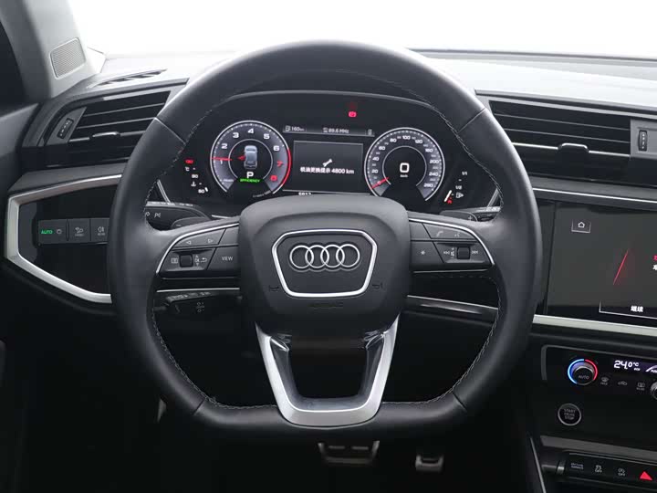 Фото 10 - Audi Q3