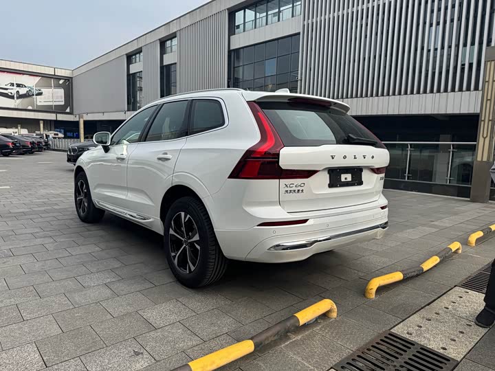 Фото 10 - Volvo XC60