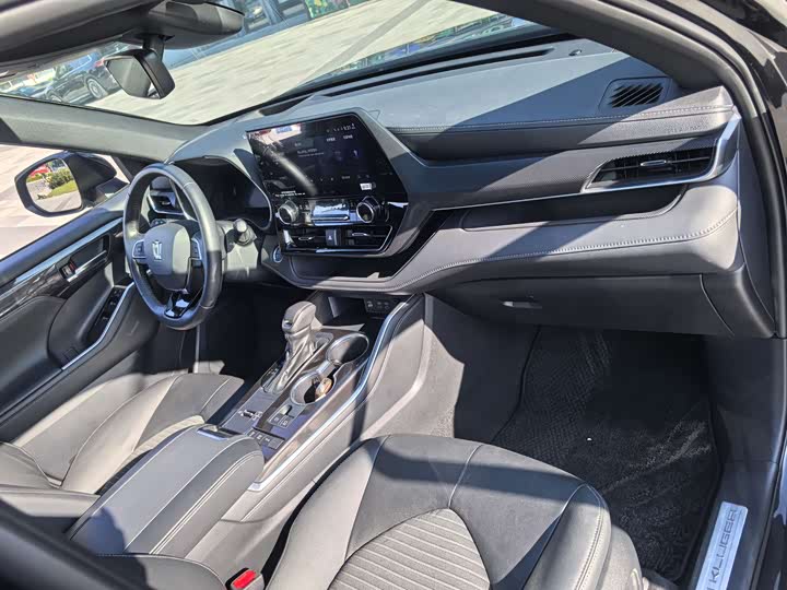 Фото 10 - Toyota Crown Kluger