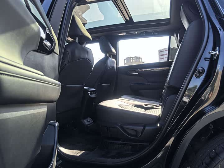 Фото 13 - Toyota Crown Kluger