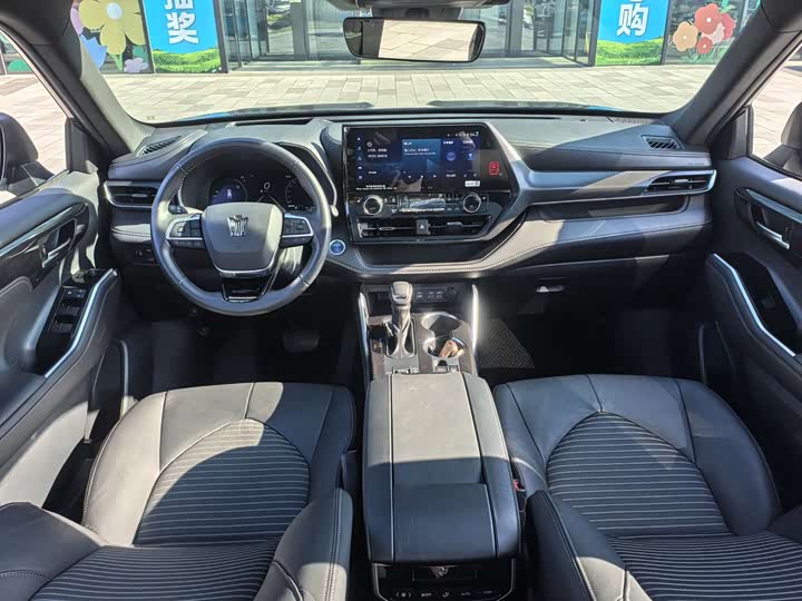 Фото 15 - Toyota Crown Kluger