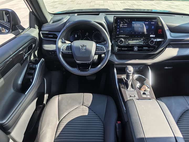 Фото 17 - Toyota Crown Kluger