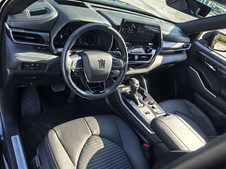 Фото 8 - Toyota Crown Kluger