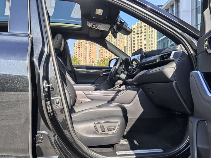 Фото 9 - Toyota Crown Kluger