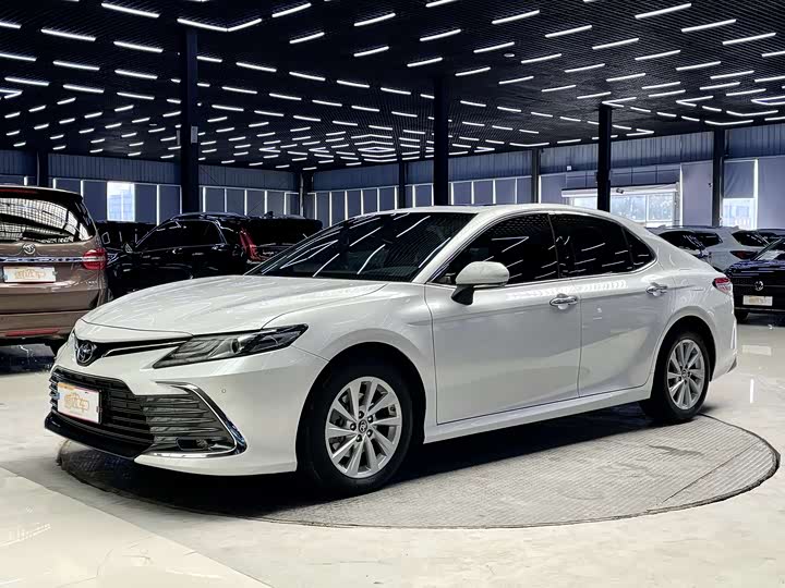 Фото 1 - Toyota Camry