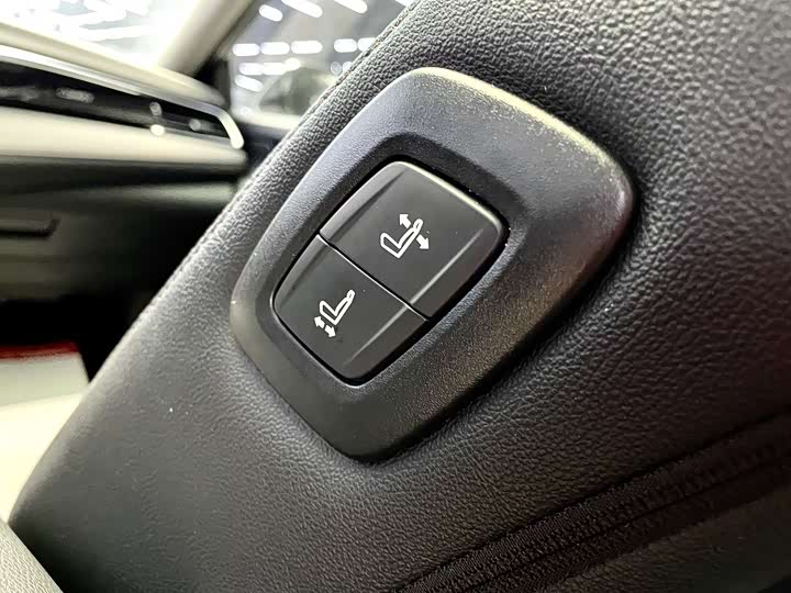 Фото 14 - Toyota Camry