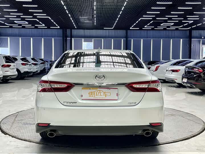 Фото 20 - Toyota Camry