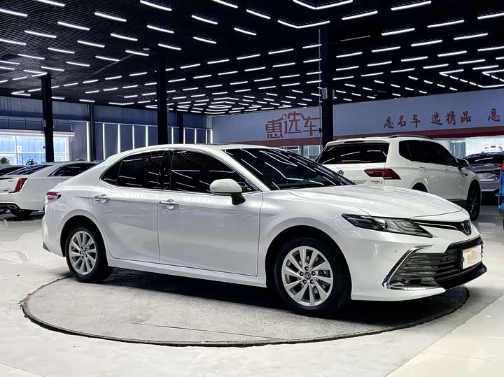Фото 3 - Toyota Camry