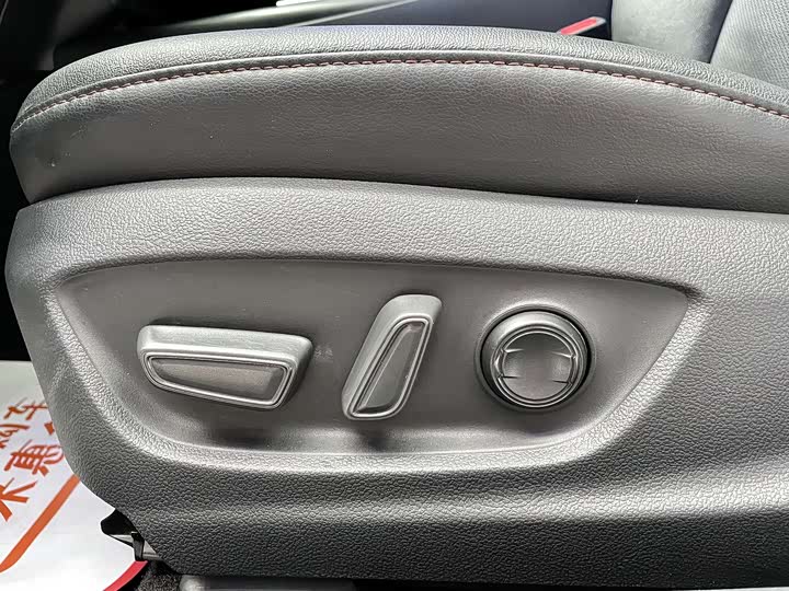 Фото 6 - Toyota Camry