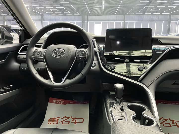 Фото 8 - Toyota Camry