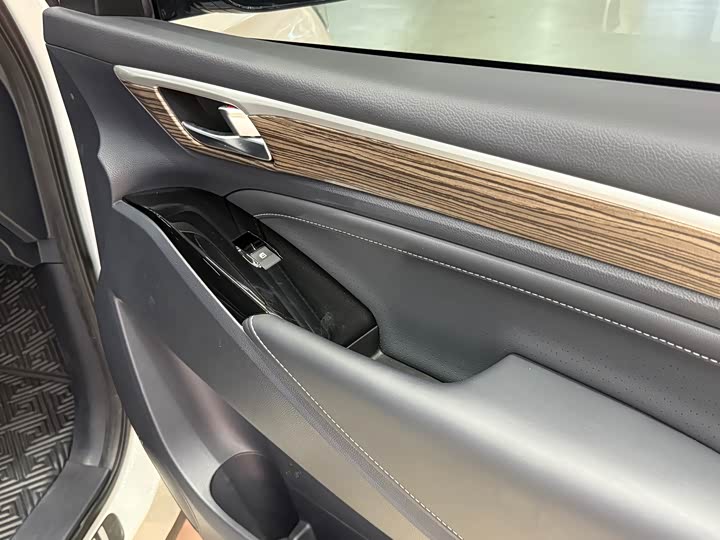 Фото 25 - GAC Trumpchi M8