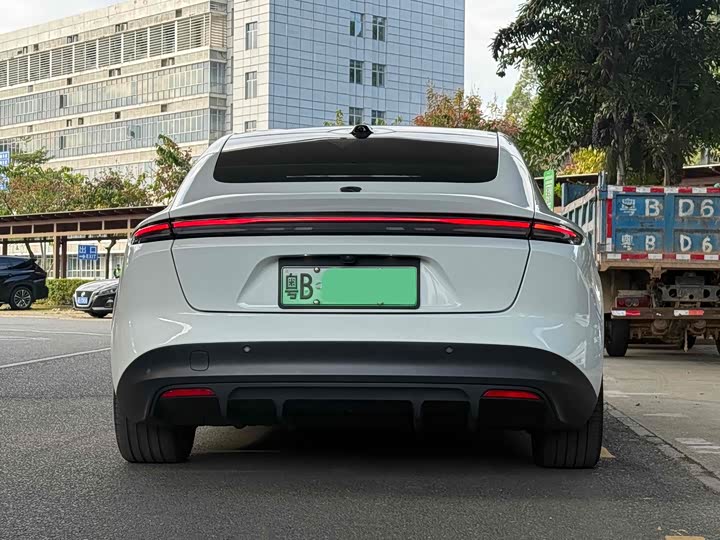 Фото 6 - Nio ET5