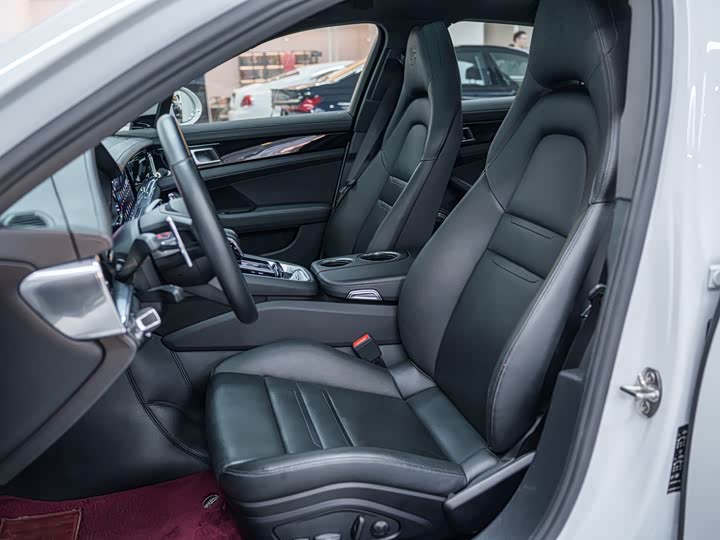 Фото 10 - Porsche Panamera