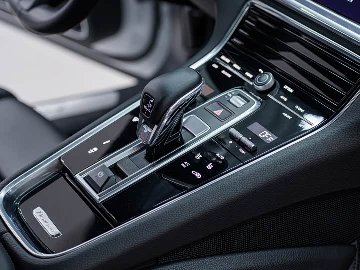 Фото 18 - Porsche Panamera